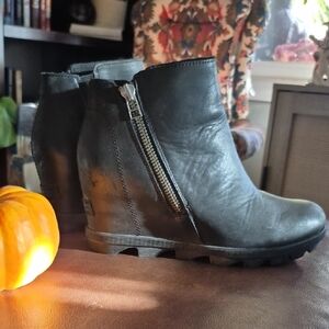 Sorel Black Leather Wedge Boots